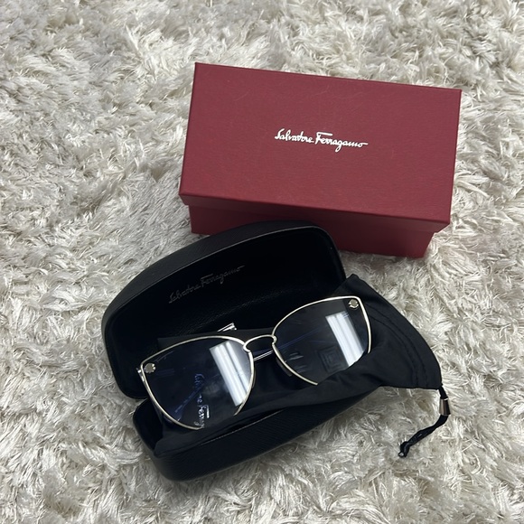 Authentic Ferragamo sunglasses - Picture 1 of 8